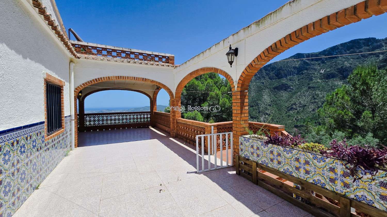 5 bedroom Villa for sale in Villalonga with pool garage - € 260,000 (Ref: 9931211)
