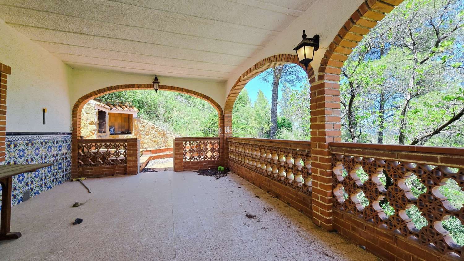5 bedroom Villa for sale in Villalonga with pool garage - € 260,000 (Ref: 9931211)