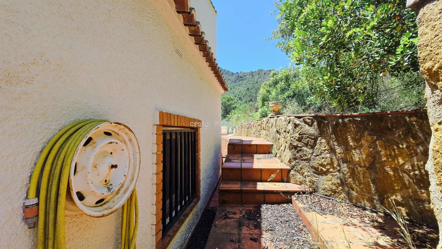5 bedroom Villa for sale in Villalonga with pool garage - € 260,000 (Ref: 9931211)