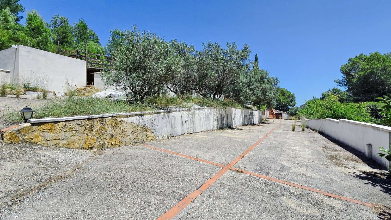 5 bedroom Villa for sale in Villalonga with pool garage - € 260,000 (Ref: 9931211)