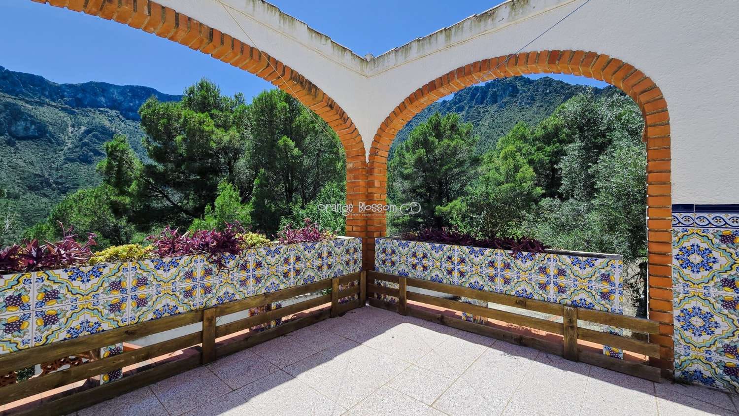 5 bedroom Villa for sale in Villalonga with pool garage - € 260,000 (Ref: 9931211)
