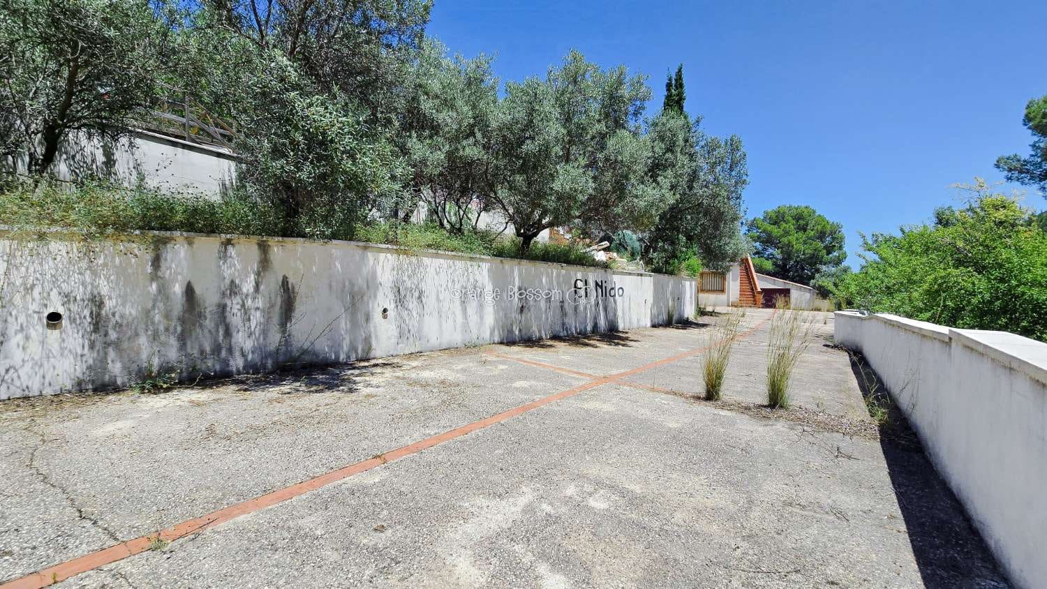 5 bedroom Villa for sale in Villalonga with pool garage - € 260,000 (Ref: 9931211)