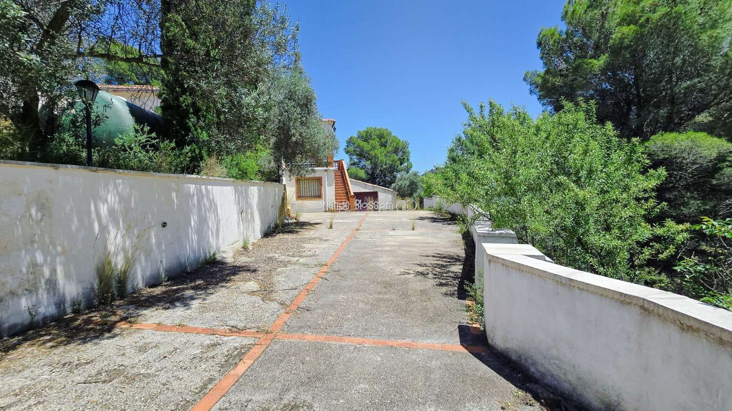 5 bedroom Villa for sale in Villalonga with pool garage - € 260,000 (Ref: 9931211)