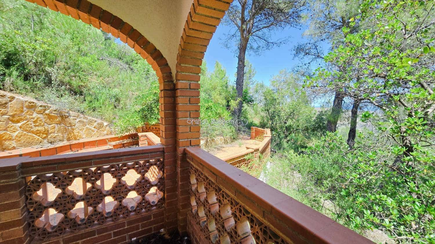 5 bedroom Villa for sale in Villalonga with pool garage - € 260,000 (Ref: 9931211)