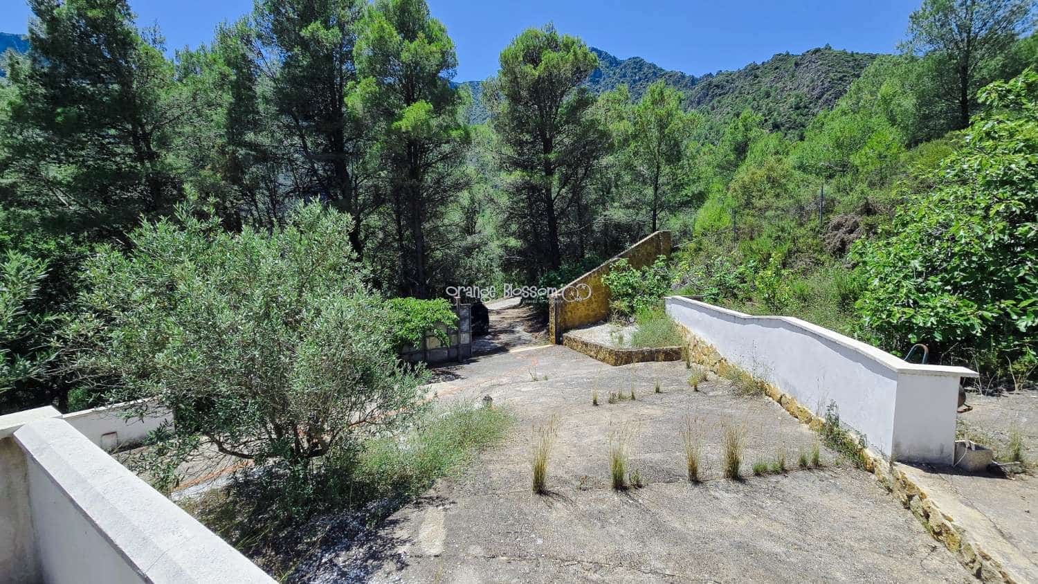 5 bedroom Villa for sale in Villalonga with pool garage - € 260,000 (Ref: 9931211)