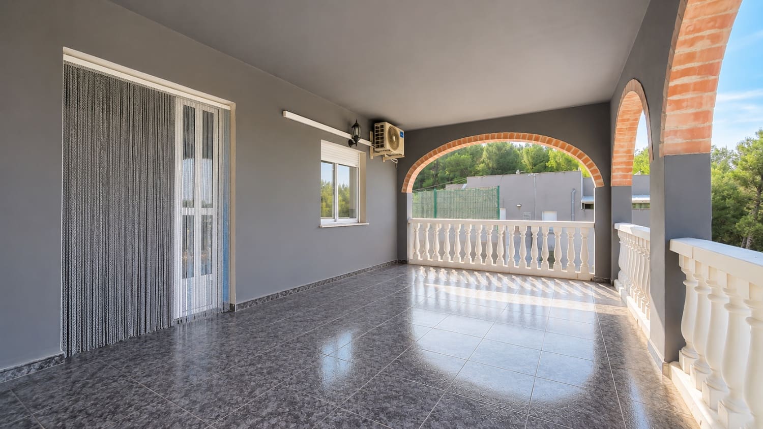 Chalet de 4 habitaciones en Villalonga en venta con garaje - 250.000 € (Ref: 9981758)