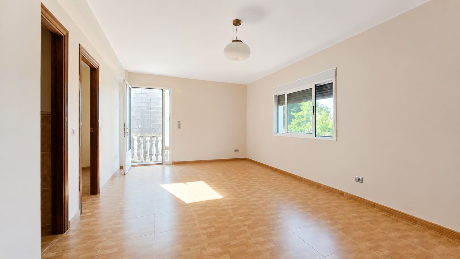Chalet de 4 habitaciones en Villalonga en venta con garaje - 250.000 € (Ref: 9981758)