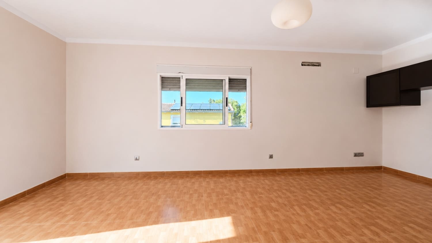 Chalet de 4 habitaciones en Villalonga en venta con garaje - 250.000 € (Ref: 9981758)