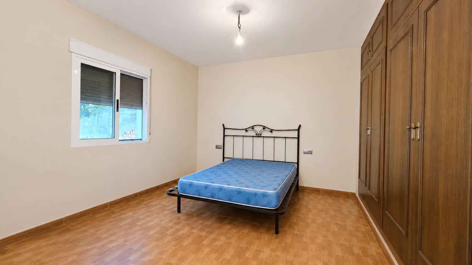 Chalet de 4 habitaciones en Villalonga en venta con garaje - 250.000 € (Ref: 9981758)
