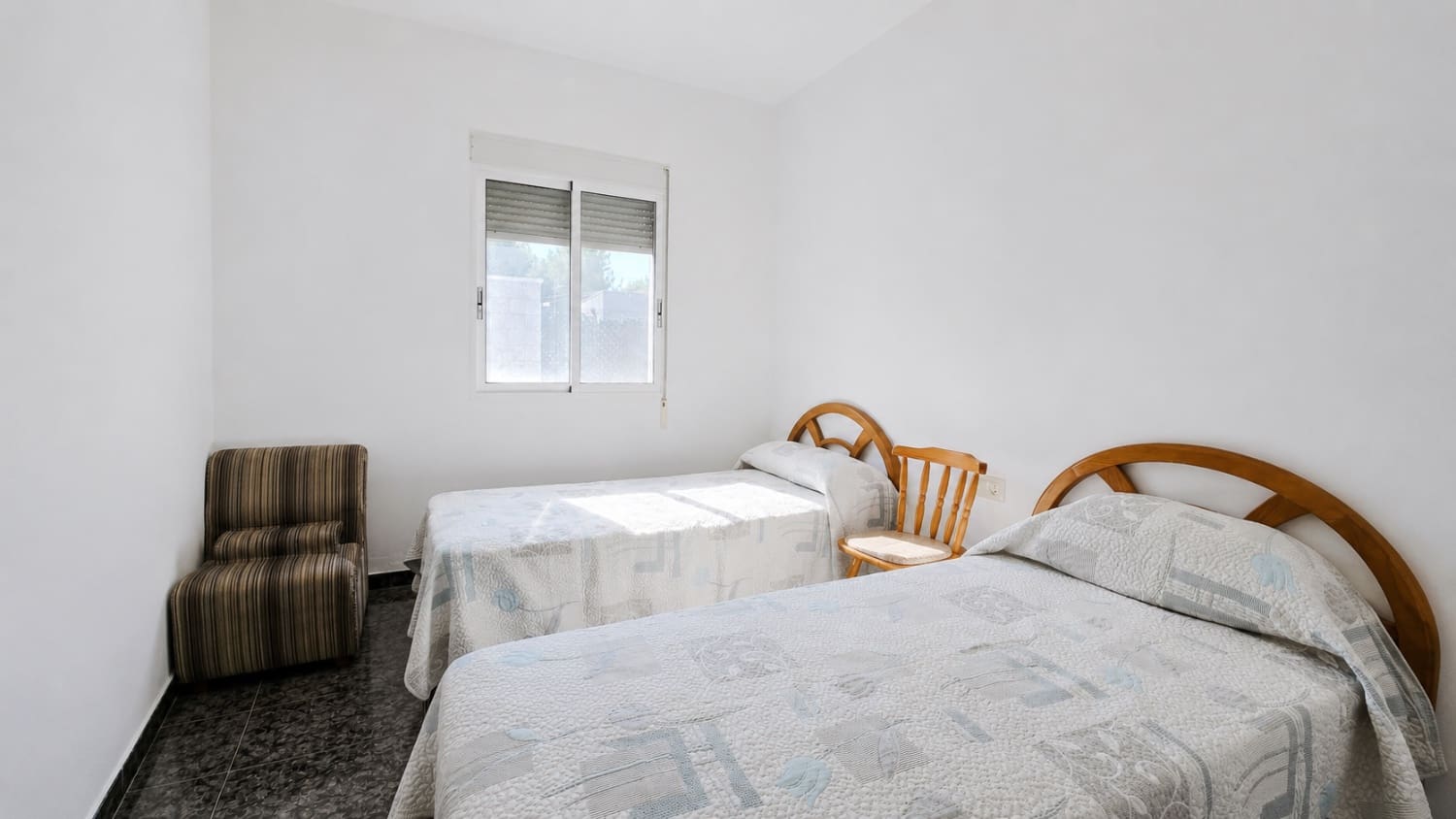 Chalet de 4 habitaciones en Villalonga en venta con garaje - 250.000 € (Ref: 9981758)