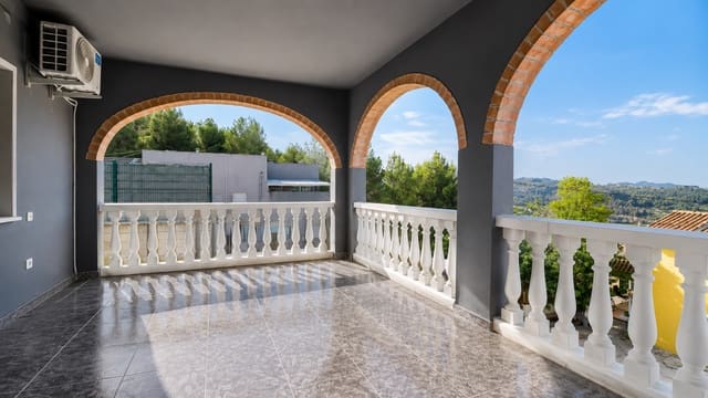 Chalet de 4 habitaciones en Villalonga en venta con garaje - 250.000 € (Ref: 9981758)