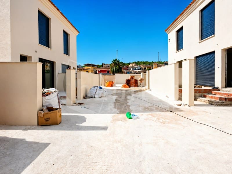 3 bedroom Townhouse for sale in Bigastro with pool garage - € 269,500 (Ref: 10003597)