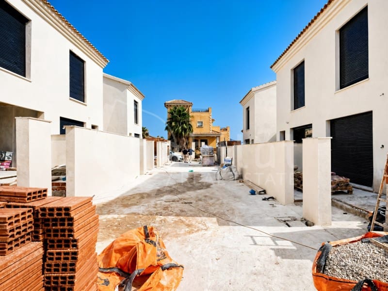 3 bedroom Townhouse for sale in Bigastro with pool garage - € 269,500 (Ref: 10003597)