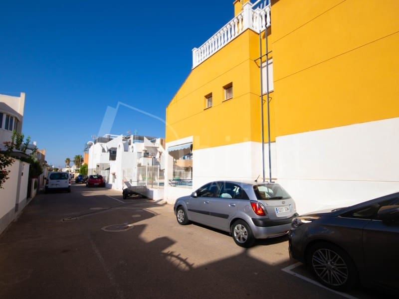 2 makuuhuone Huoneisto myytävänä paikassa Torrevieja mukana uima-altaan 
autotalli - 135 000 € (Ref: 10028886)