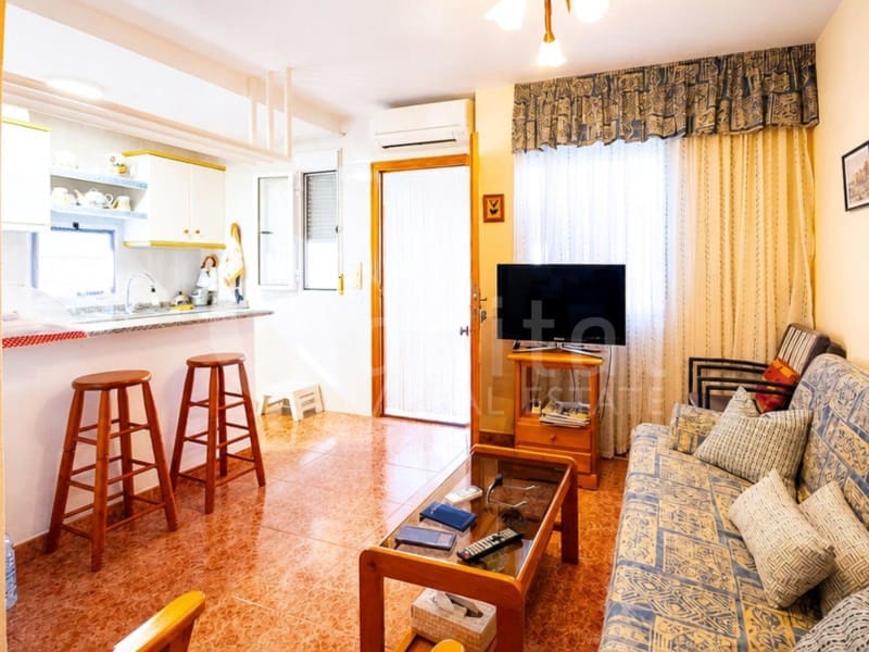 2 soverom Leilighet til salgs i Torrevieja med svømmebasseng garasje - € 135 000 (Ref: 10028886)