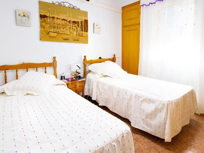2 soverom Leilighet til salgs i Torrevieja med svømmebasseng garasje - € 135 000 (Ref: 10028886)