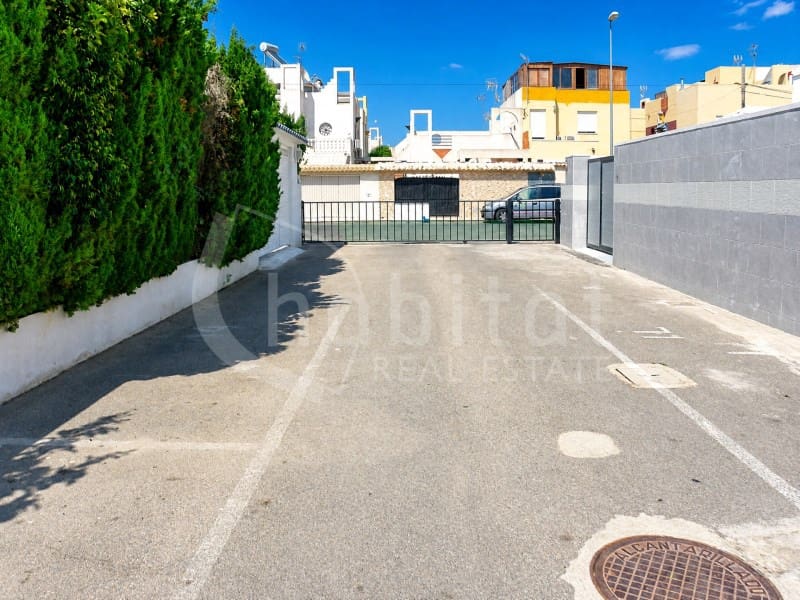 2 soverom Leilighet til salgs i Torrevieja med svømmebasseng garasje - € 135 000 (Ref: 10028886)