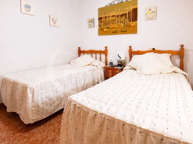 Apartamento de 2 habitaciones en El Chaparral - La Siesta - La Torreta, Torrevieja en venta con piscina garaje - 135.000 € (Ref: 10028886)