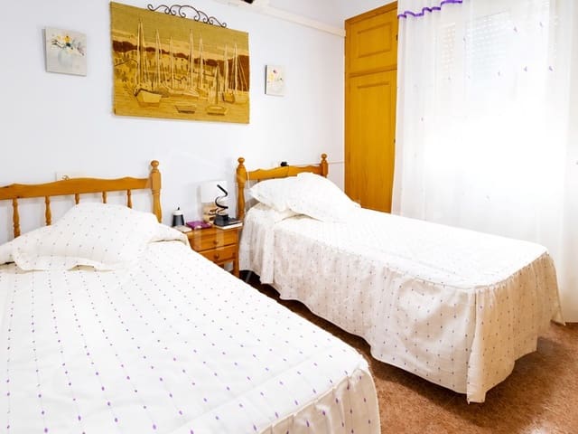 Apartamento de 2 habitaciones en El Chaparral - La Siesta - La Torreta, Torrevieja en venta con piscina garaje - 135.000 € (Ref: 10028886)