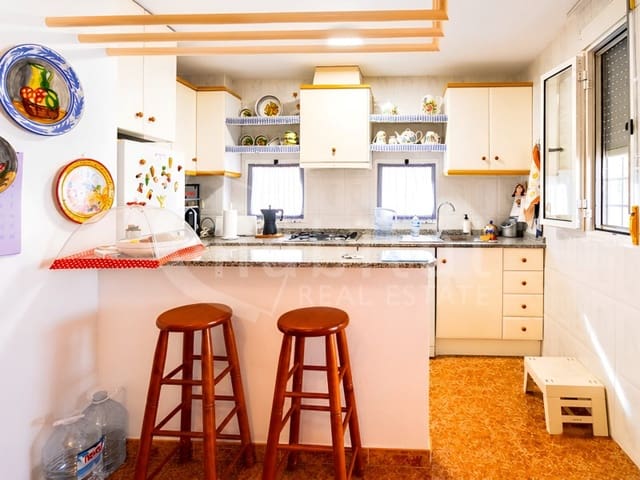 Apartamento de 2 habitaciones en El Chaparral - La Siesta - La Torreta, Torrevieja en venta con piscina garaje - 135.000 € (Ref: 10028886)