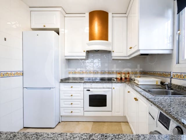 Apartamento de 2 habitaciones en Villamartin, Orihuela en alquiler con piscina - 800 € (Ref: 10049266)