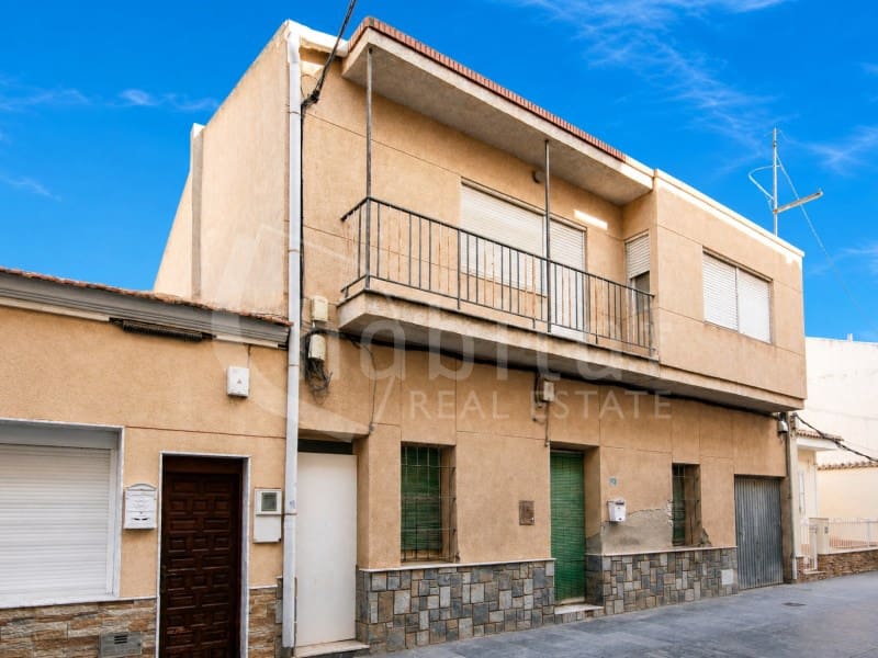 5 bedroom Townhouse for sale in Los Montesinos with garage - € 129,900 (Ref: 10058736)