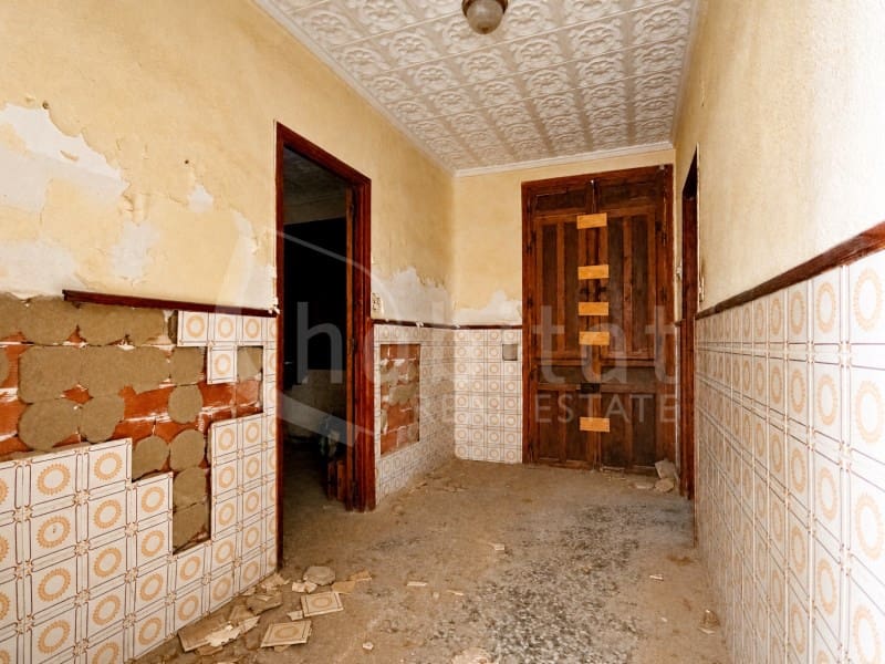 5 bedroom Townhouse for sale in Los Montesinos with garage - € 129,900 (Ref: 10058736)