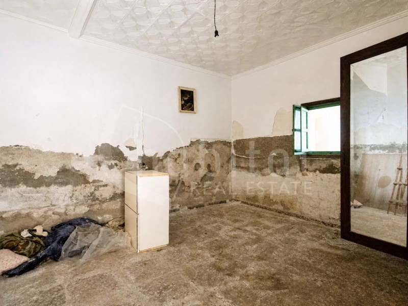 5 bedroom Townhouse for sale in Los Montesinos with garage - € 129,900 (Ref: 10058736)