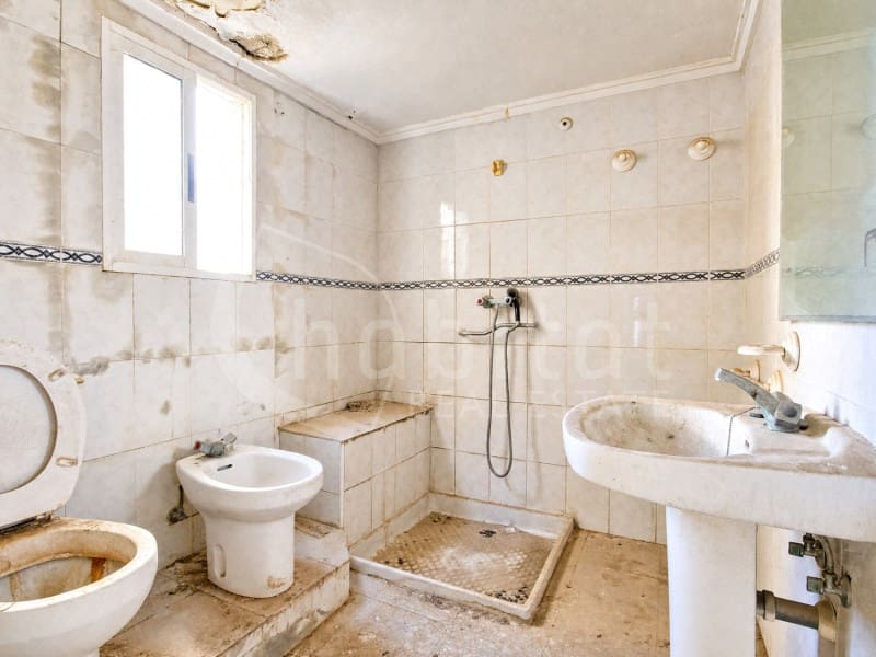 5 bedroom Townhouse for sale in Los Montesinos with garage - € 129,900 (Ref: 10058736)