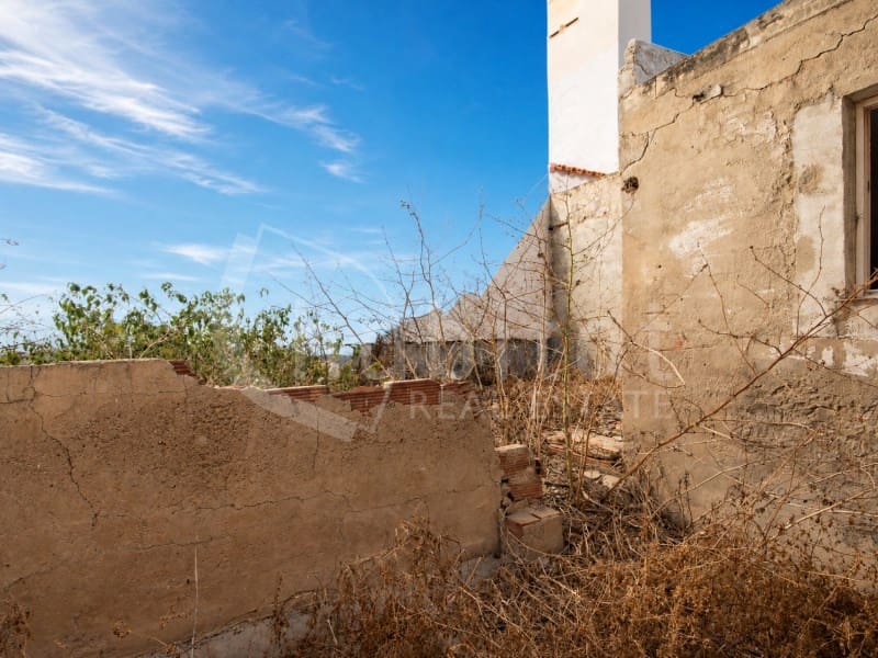 5 bedroom Townhouse for sale in Los Montesinos with garage - € 129,900 (Ref: 10058736)