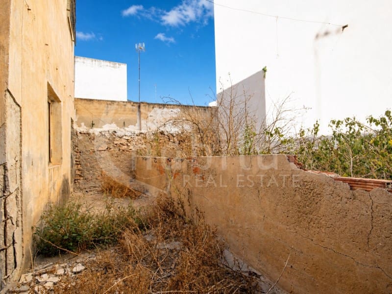 5 bedroom Townhouse for sale in Los Montesinos with garage - € 129,900 (Ref: 10058736)