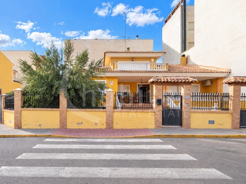 6 soveværelse Villa til salg i Los Montesinos med garage - € 499.000 (Ref: 10171206)