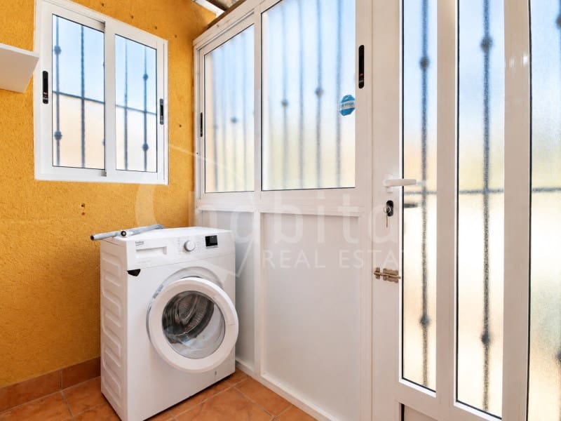 Villa til leie i Los Montesinos med svømmebasseng garasje - € 900 (Ref: 10173795)