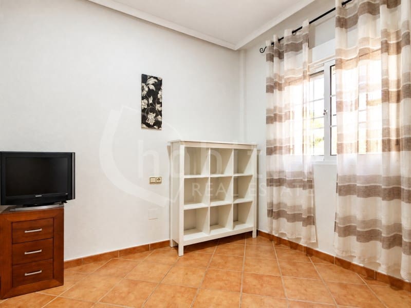 Villa til leie i Los Montesinos med svømmebasseng garasje - € 900 (Ref: 10173795)