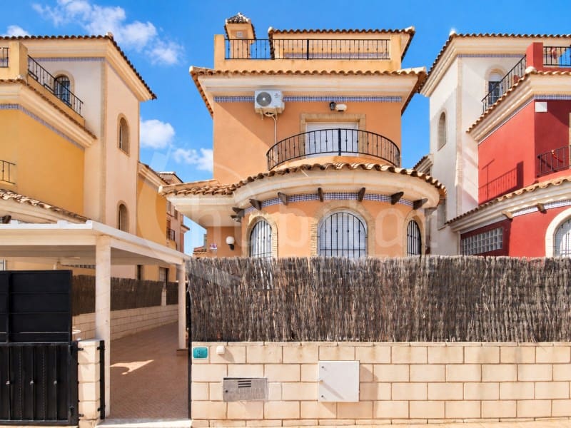 Villa til leie i Los Montesinos med svømmebasseng garasje - € 900 (Ref: 10173795)