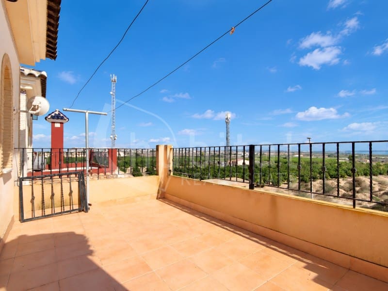 Villa til leie i Los Montesinos med svømmebasseng garasje - € 900 (Ref: 10173795)
