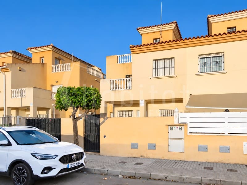 2 sovrum Villa till salu i Torrevieja med pool garage - 175 000 € (Ref: 10176995)
