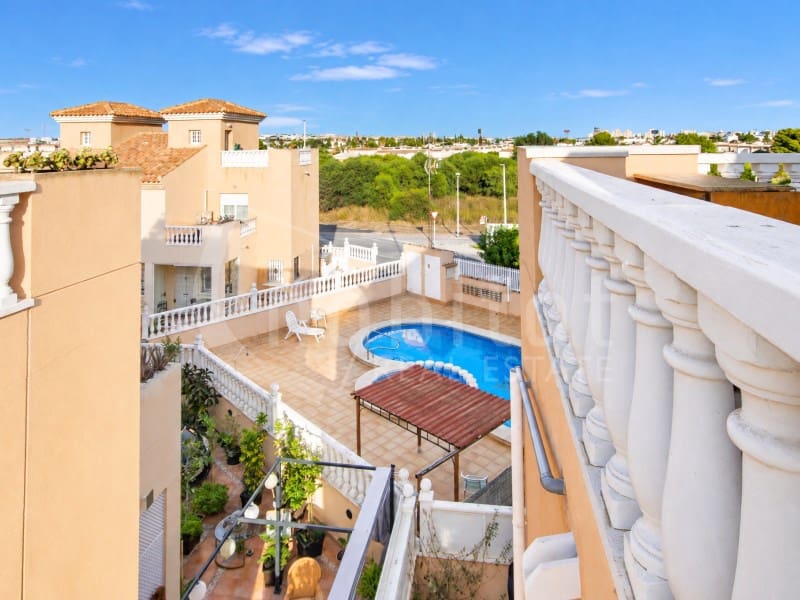 2 sovrum Villa till salu i Torrevieja med pool garage - 175 000 € (Ref: 10176995)