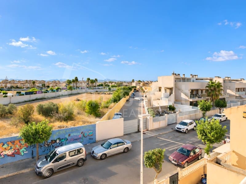 2 sovrum Villa till salu i Torrevieja med pool garage - 175 000 € (Ref: 10176995)
