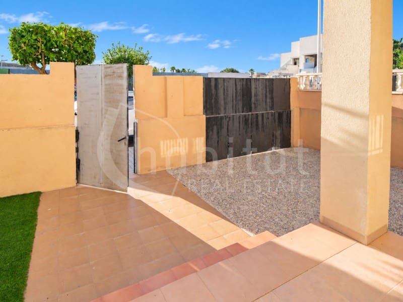 2 sovrum Villa till salu i Torrevieja med pool garage - 175 000 € (Ref: 10176995)