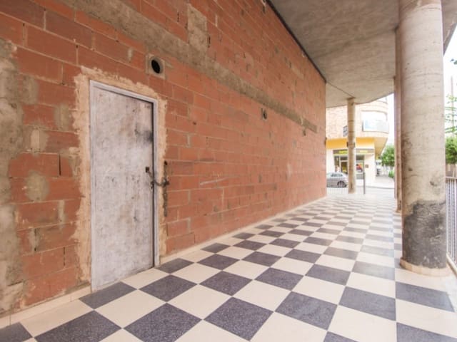 Commercial for sale in Los Montesinos - € 210,000 (Ref: 6569694)