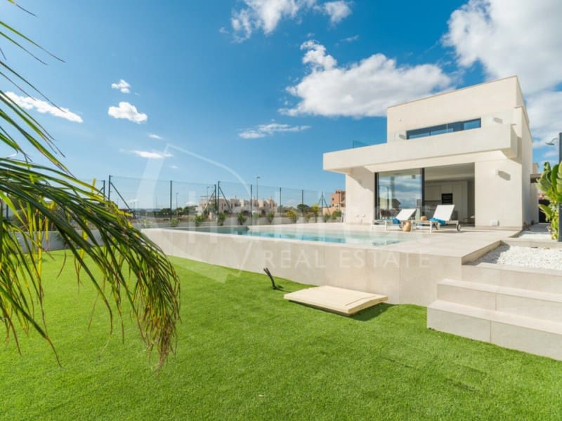 Chalet de 3 habitaciones en Los Montesinos en venta con piscina - 509.000 € (Ref: 7238388)