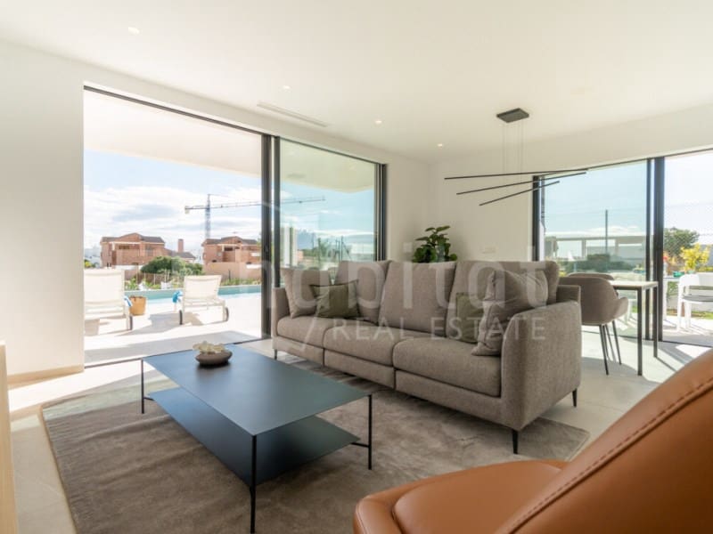 Chalet de 3 habitaciones en Los Montesinos en venta con piscina - 509.000 € (Ref: 7238388)