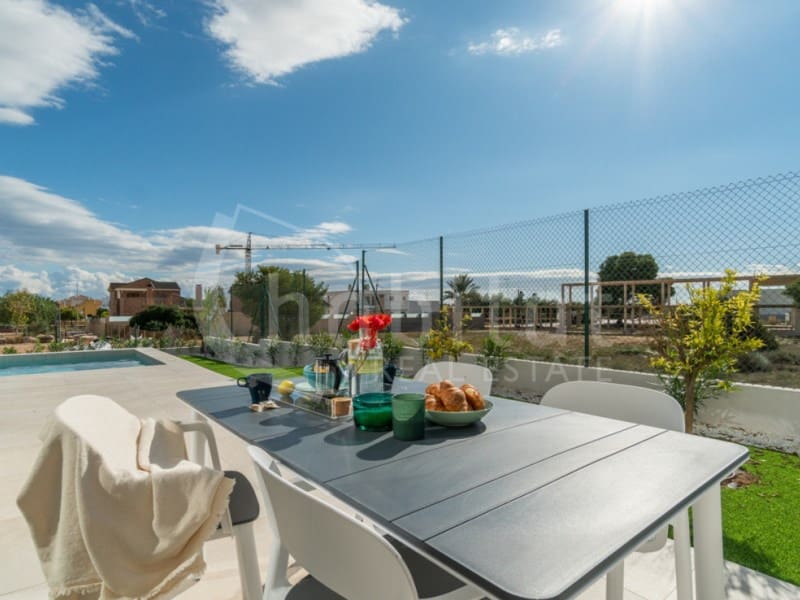 Chalet de 3 habitaciones en Los Montesinos en venta con piscina - 509.000 € (Ref: 7238388)