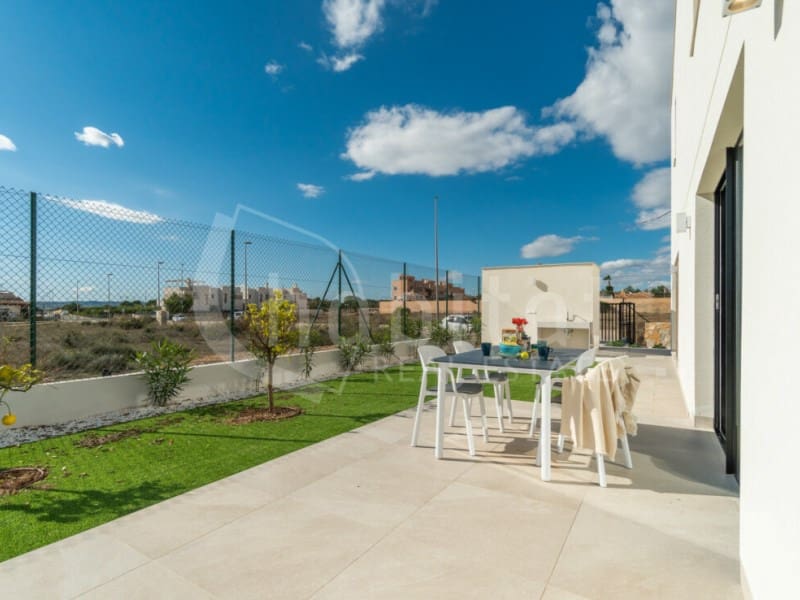 Chalet de 3 habitaciones en Los Montesinos en venta con piscina - 509.000 € (Ref: 7238388)