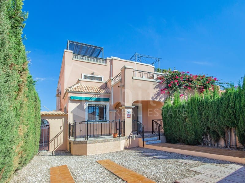 3 makuuhuone Omakotitalo myytävänä paikassa Los Montesinos - 171 000 € (Ref: 8597426)