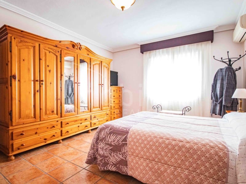 7 sovrum Hus till salu i Los Montesinos med pool garage - 495 000 € (Ref: 8923844)