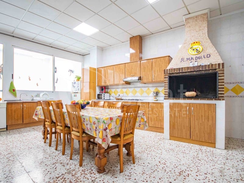 7 sovrum Hus till salu i Los Montesinos med pool garage - 495 000 € (Ref: 8923844)