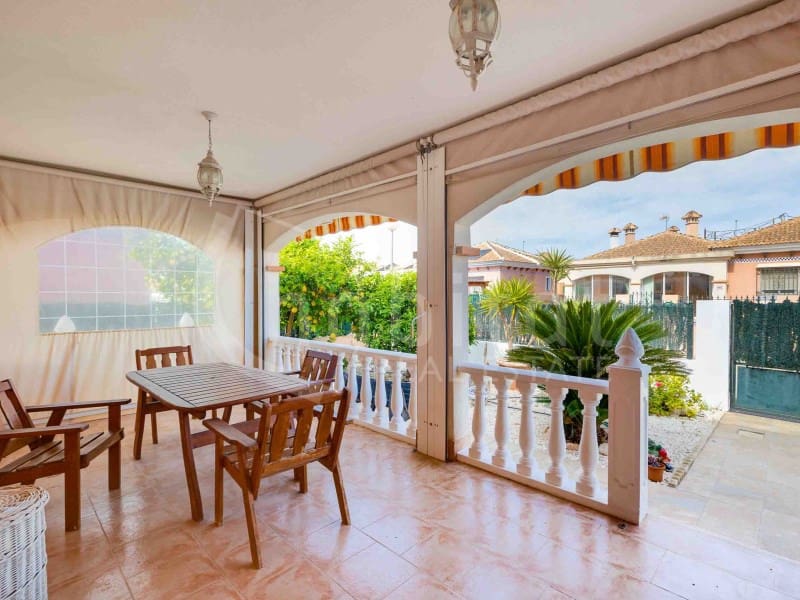 3 sypialnia Willa na sprzedaż w Los Montesinos z garażem - 285 000 € (Ref: 8926772)