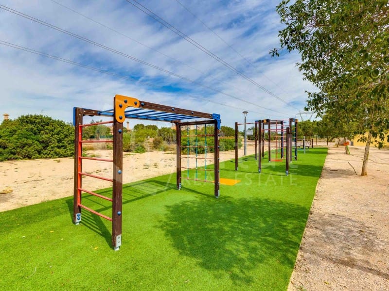 3 sypialnia Willa na sprzedaż w Los Montesinos z garażem - 285 000 € (Ref: 8926772)